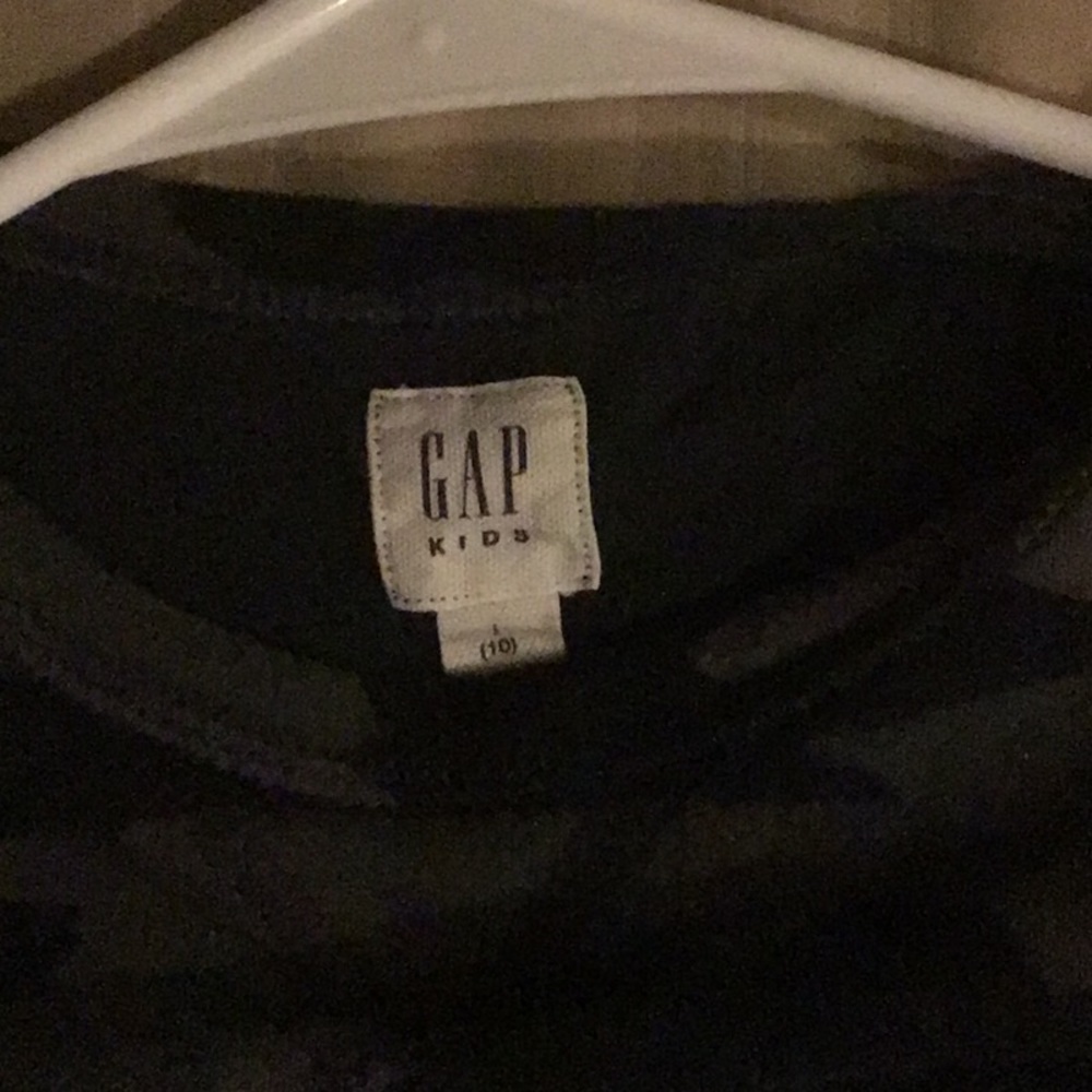 Tops - Picture 4 of 10